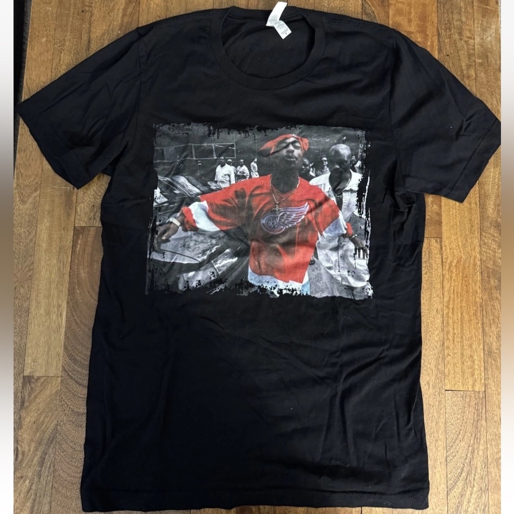 Tupac Shakur 2Pac Red Wings Jersey Rap Hip Hop Graphic T-Shirt Men’s M